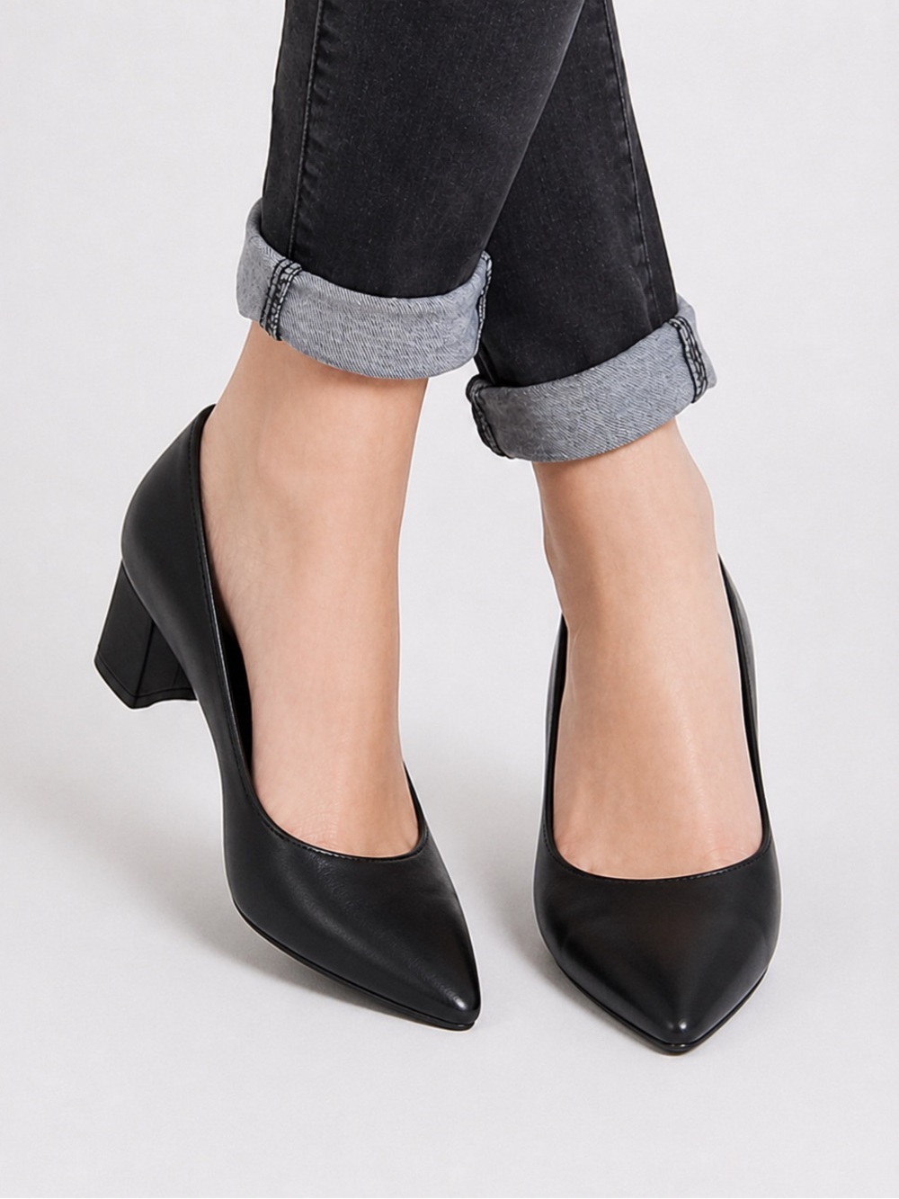 Clarks Collection Black Pointed Toe Low Heel Pumps Size 11